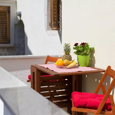 Apartment Chic And Charming Krk Downtown