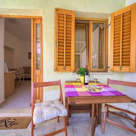 Apartment Chic And Charming Krk Downtown